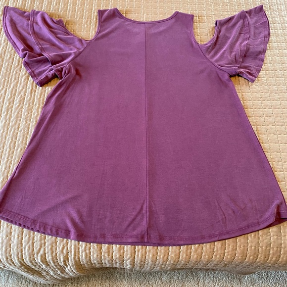 NWOT - ALYA COLD SHOULDER TOP - Picture 5 of 6